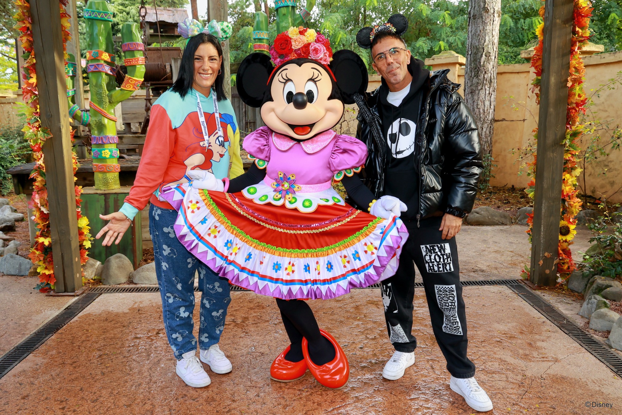 Elena y Chis con Minnie en Disneyland Paris